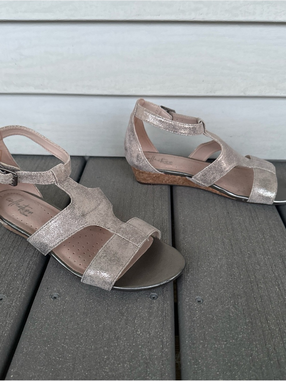 Women's Clarks Size 7 Gold Abigail Lily Strappy Sandals Gladiator Small Wedge